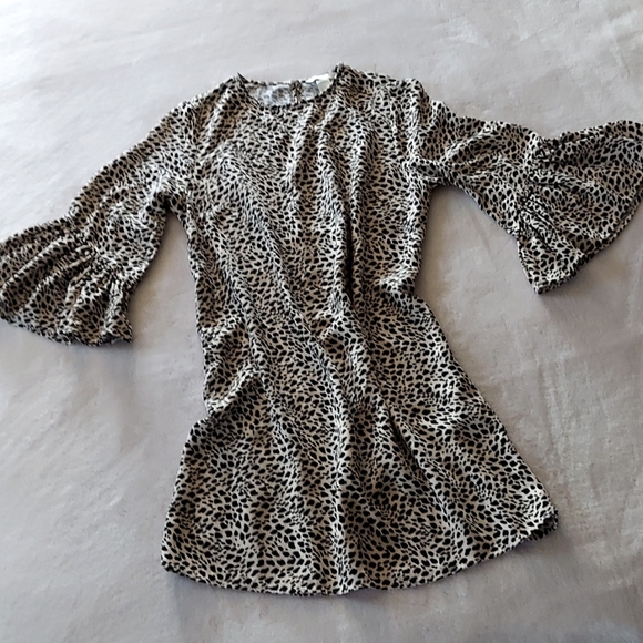 H&M Dresses & Skirts - H&M Flutter Sleeve Cheetah Print Shift Dress Size 10